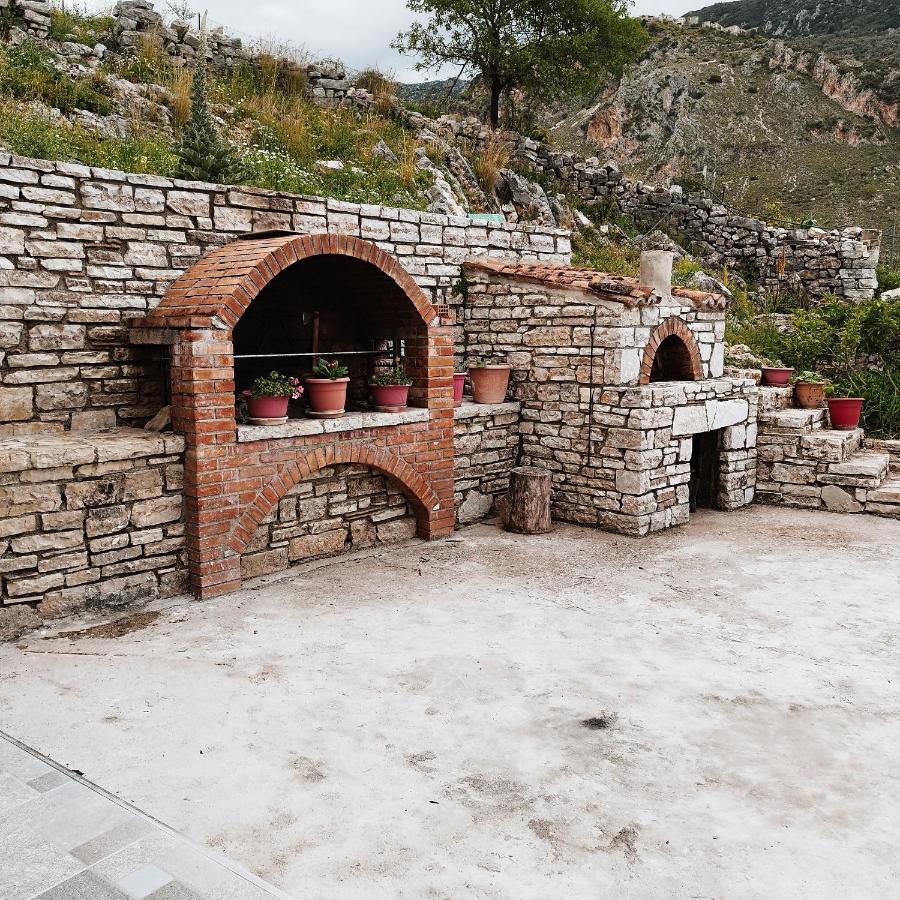 Farmhouse Qeparo Exterior photo